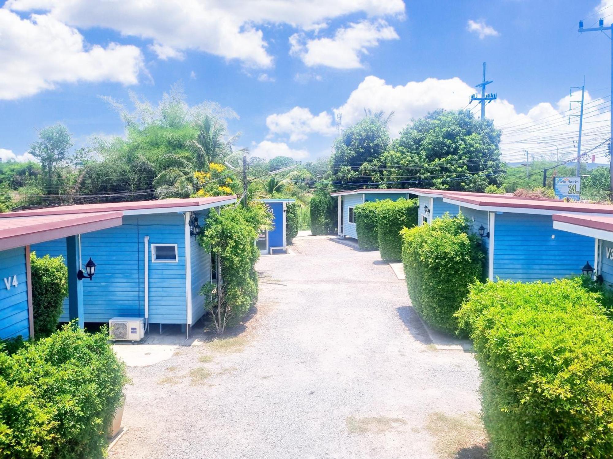 In Love Resort Chai Nat Exterior foto